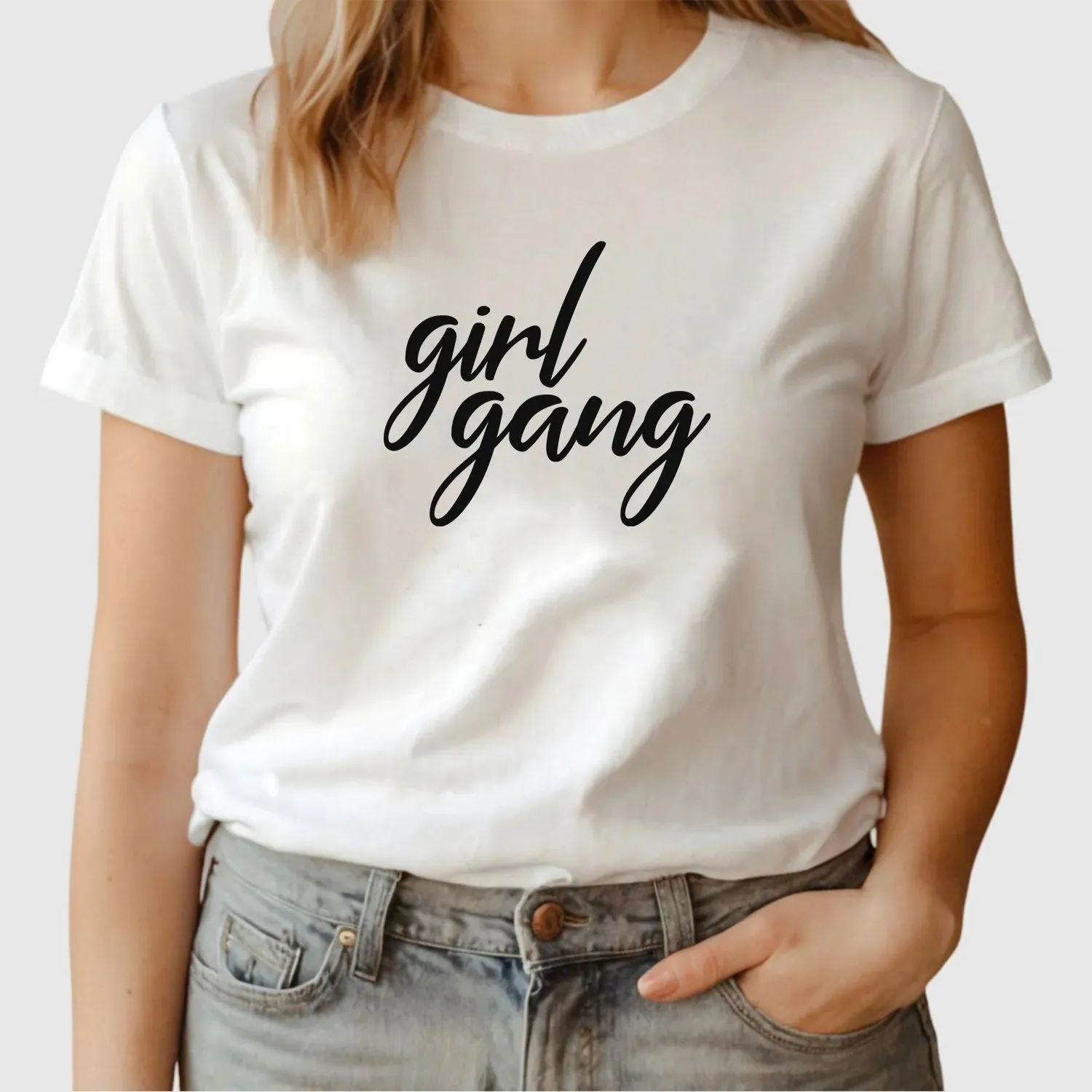Sisterhood Chic T-Shirt - Cosy & Stylish - Women's Apparel - Urban Design